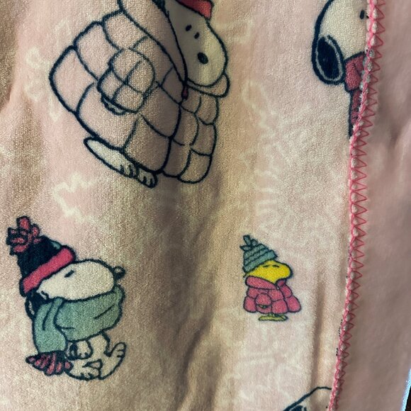 PEANUTS Snoopy Woodstock Reversible Throw Blanket 50x70 Puffer Jacket Soft Pink - Picture 2 of 6